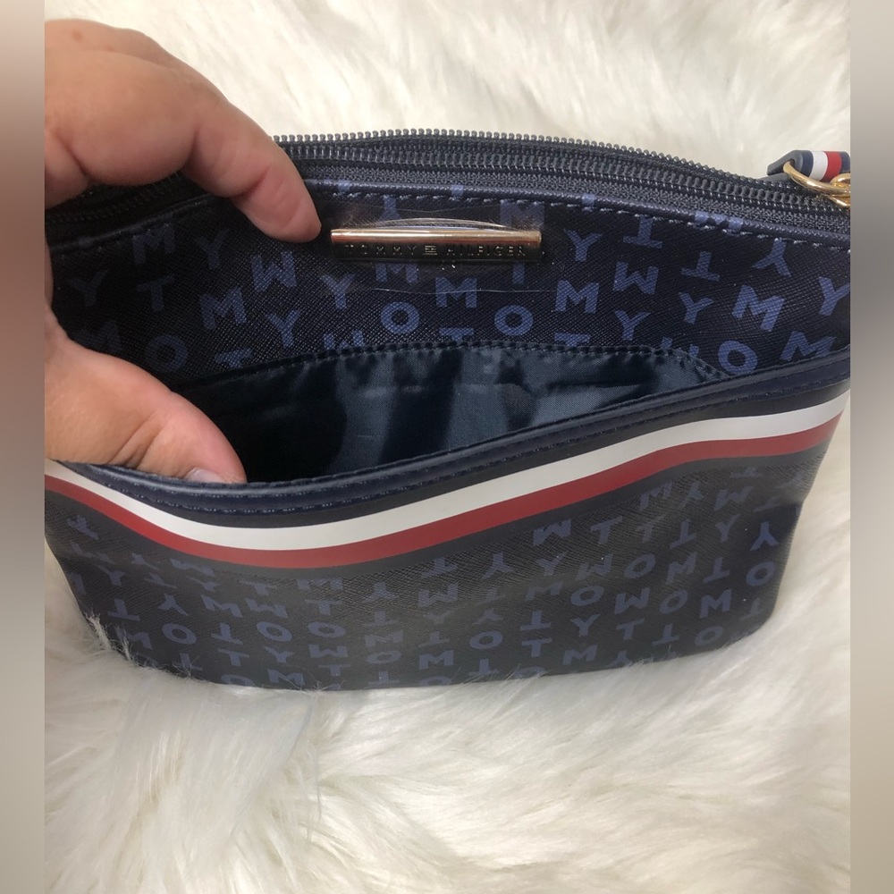 NWT Tommy Hilfiger Wristlet - Picture 4 of 9